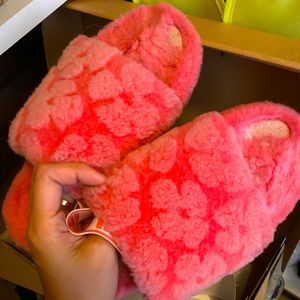 Ugg sandle fit us 6.5-7